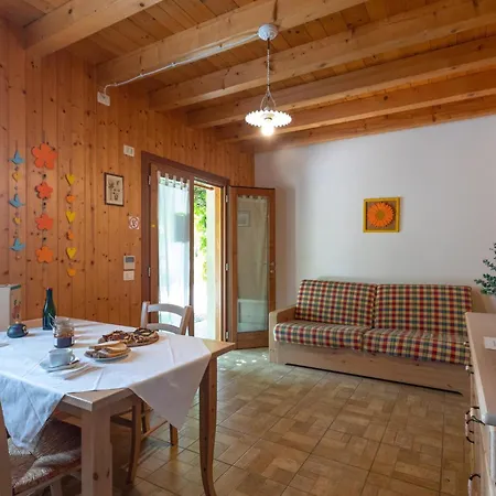 1 Bedroom Cozy In -pd- Appartamento Sacile